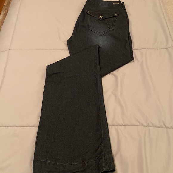 Like New - G by Guess - Flare Jean - Size 29 - Picture 2 of 6
